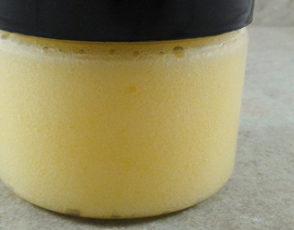 Chiquita - Mini Emulsifying Sugar Polish - Banana, Butter Rum, Sandalwood