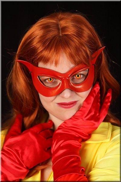 Leather mask - Elegant in scarlet red with copper - Made to order