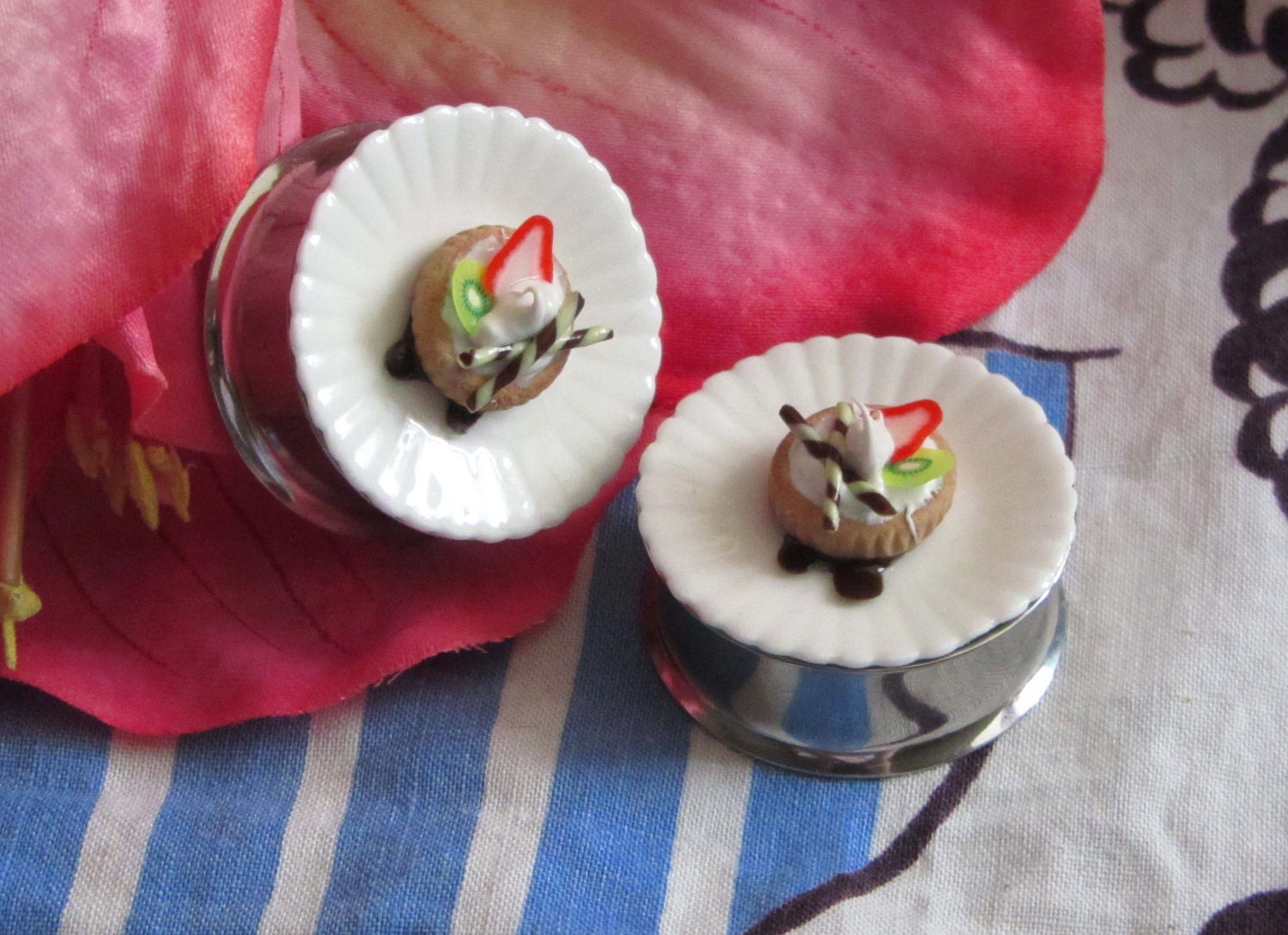 1" Dessert Plugs - Fruit Tarts with Chocolate Garnish