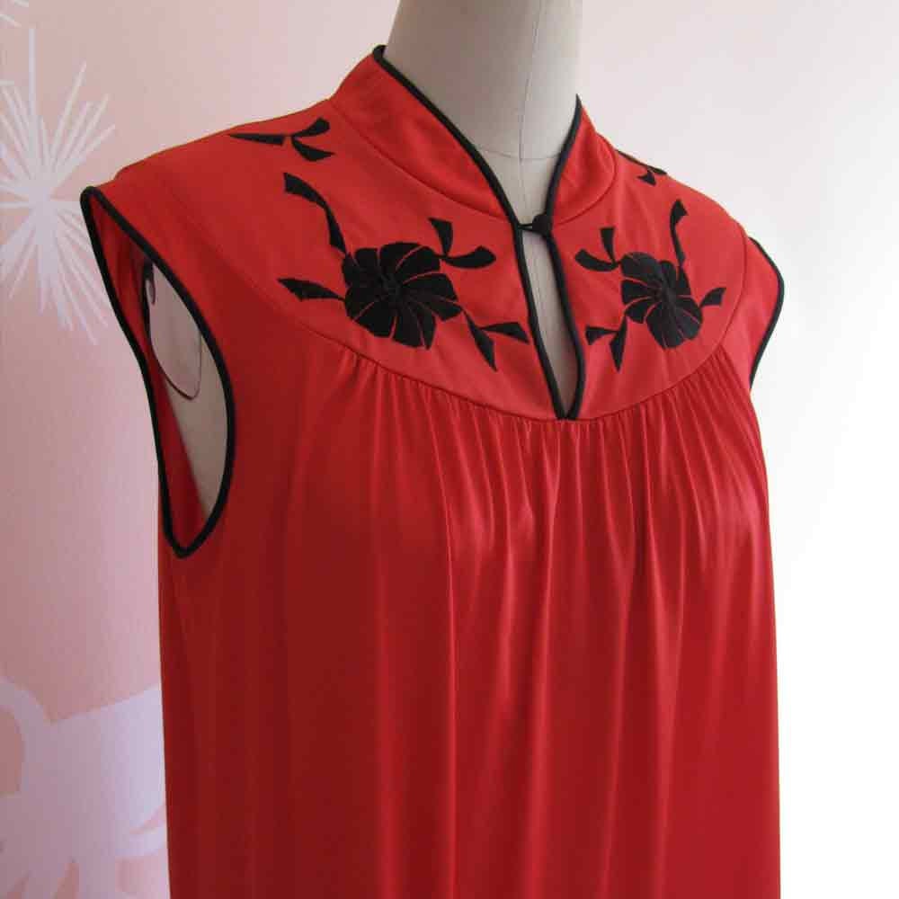 Enter the Dragon Glamorous Vintage 1970s Asian Inspired Night Gown