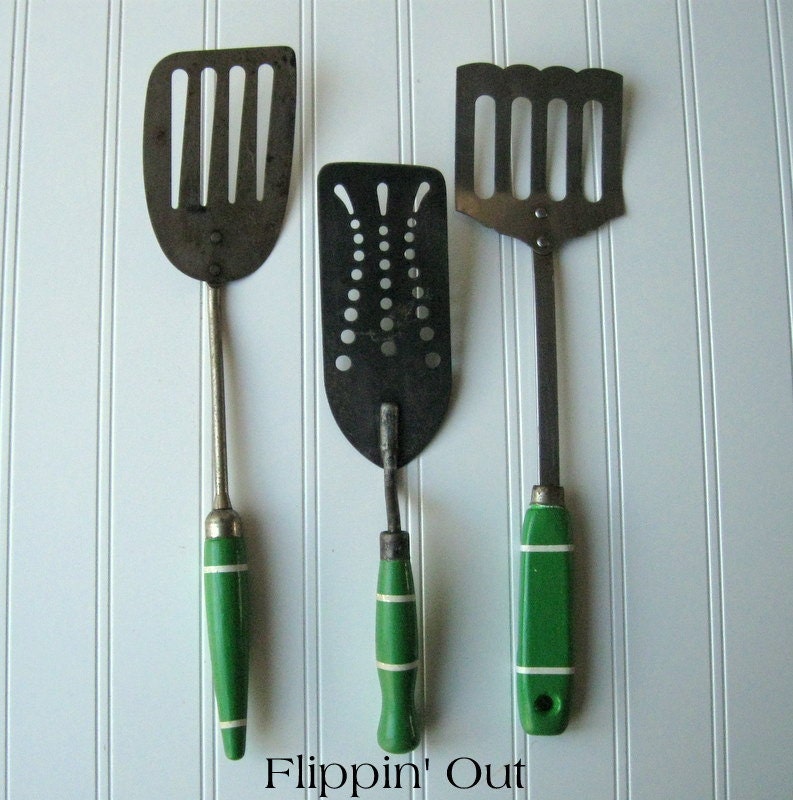 Vintage green handled kitchen utensils flippers spatulas pancake turners Trio Farmhouse Cottage Chic
