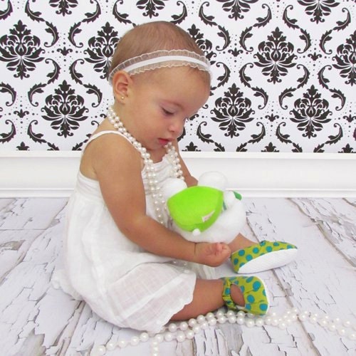 50% Off Entire Store - Size 0-3 Months - Pleated Mary Janes In Green Apple