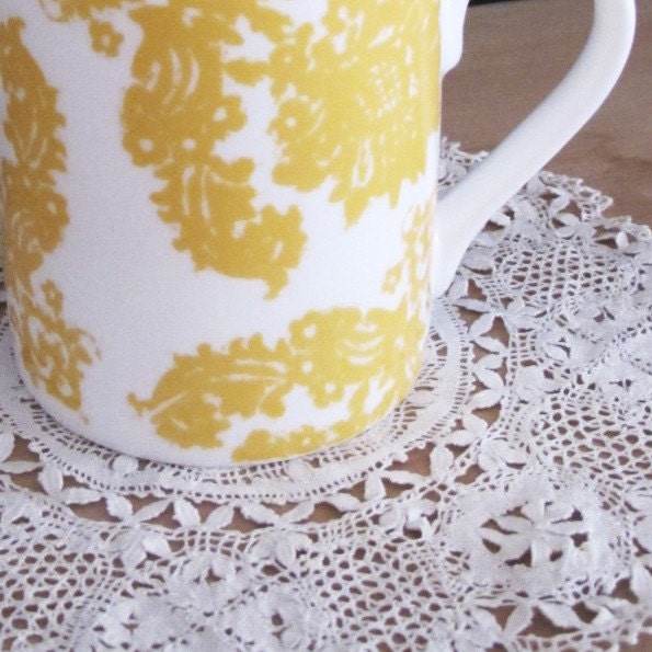 Bone china mug decayed glamour collection, yellow damask design