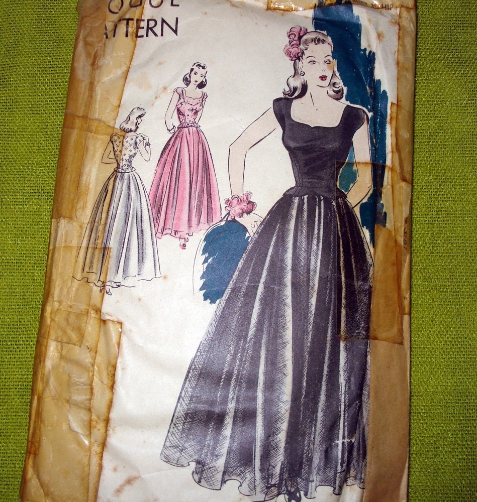 1943 Vintage VOGUE Sewing Pattern - Scoop Neckline Evening Gown - Camisole Top Underskirt - Vogue 5003 / Bust 32