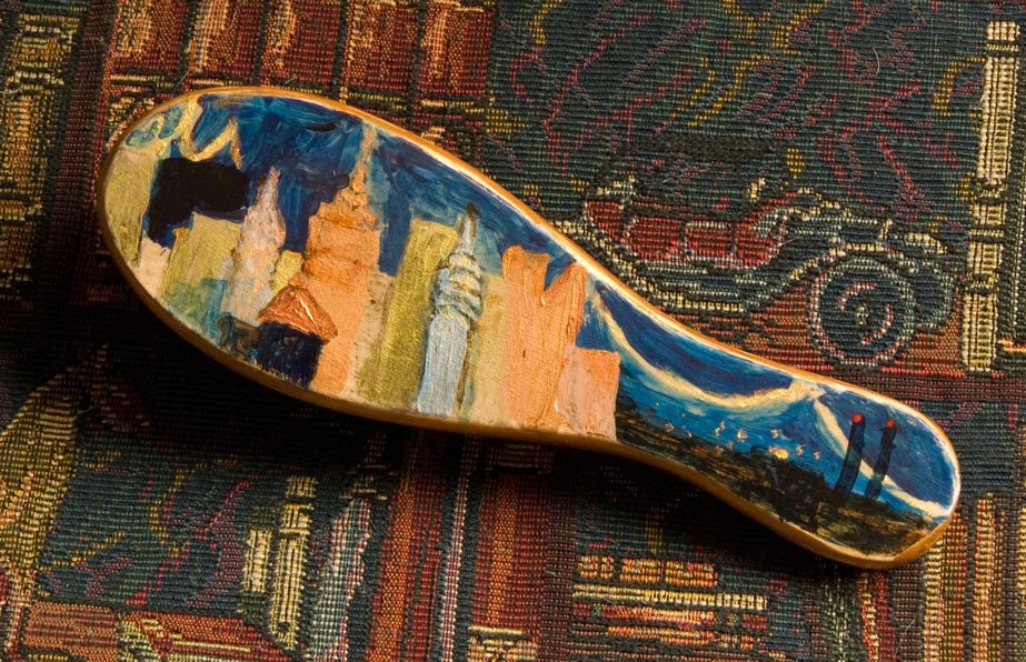 Skyline Hairbrush