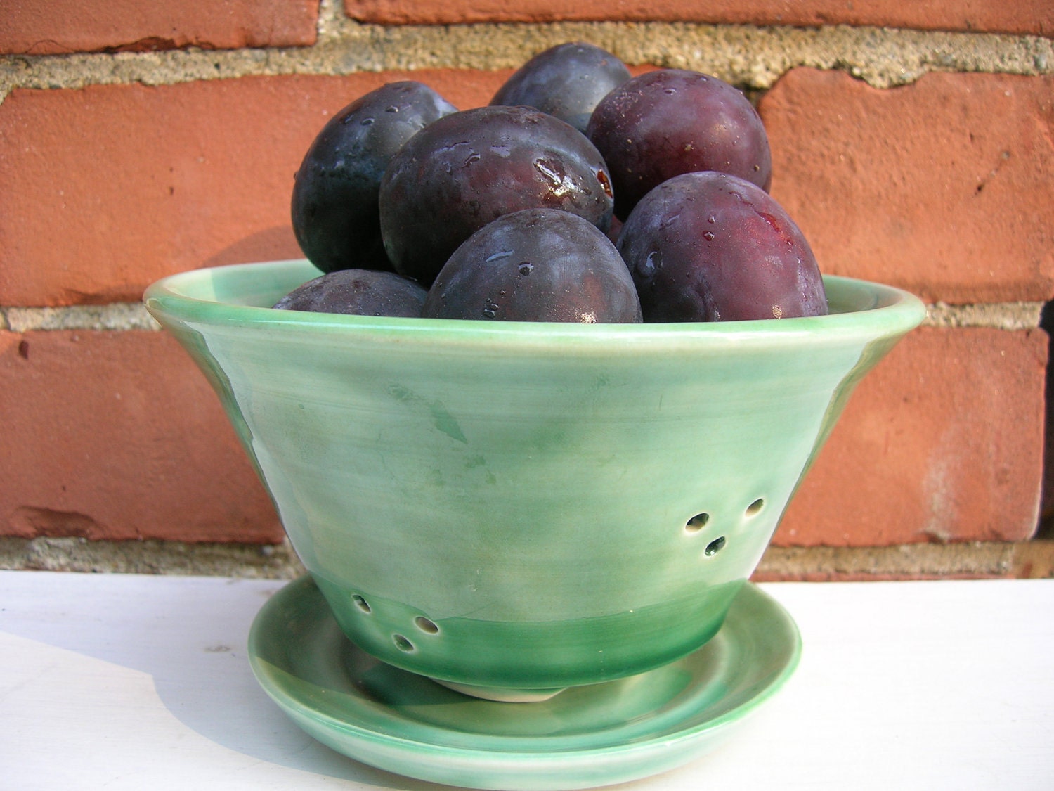 Porcelain Green Glazed Berry Bowl