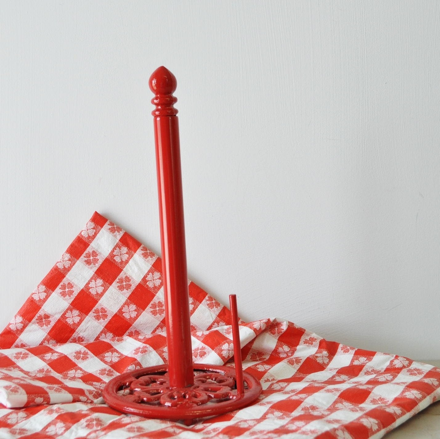 Red Cast Iron Vintage Paper Towel Holder By Myramelinda On Etsy 2794