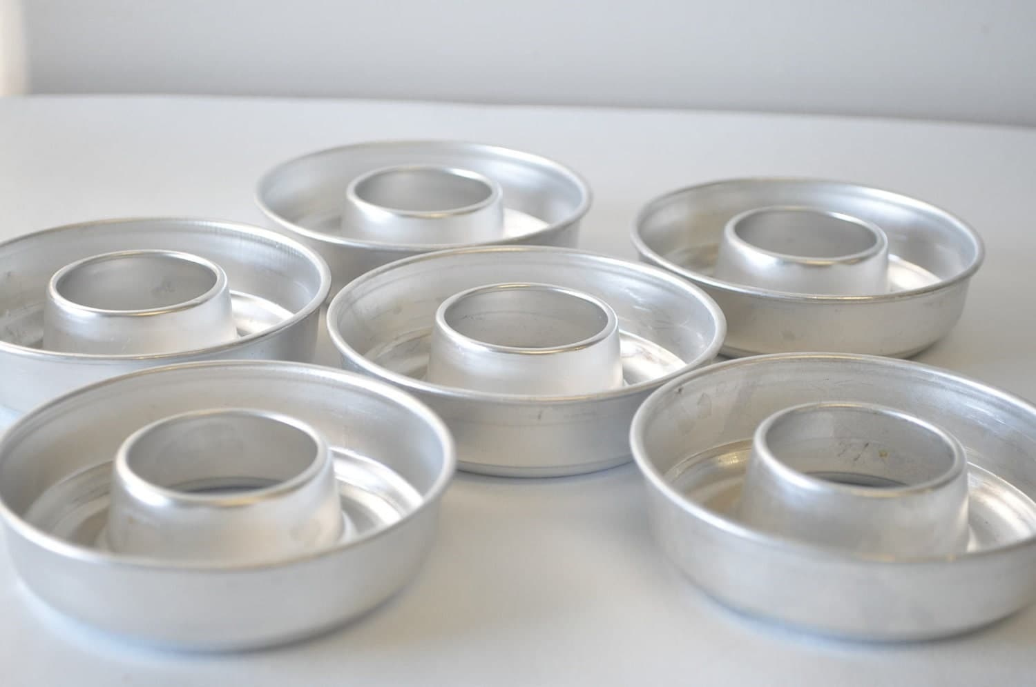 6 vintage bundt pan/donut shaped tin bakingjello by MyraMelinda