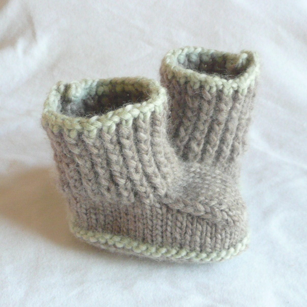 INSTANT Download Knitting PATTERN BABY Booties Seamless Button up Baby Boots