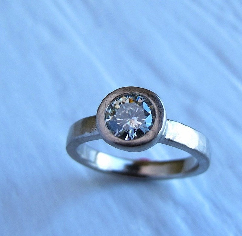Engagement solitaire  The Pebble Ring Squared white gold and moissanite