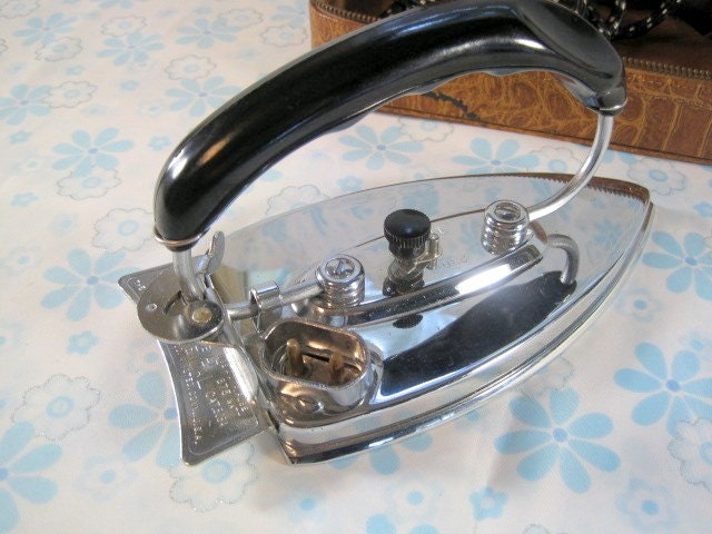 Vintage Durabilt Folding Travel Iron Works c.1940 by BBBDesigns