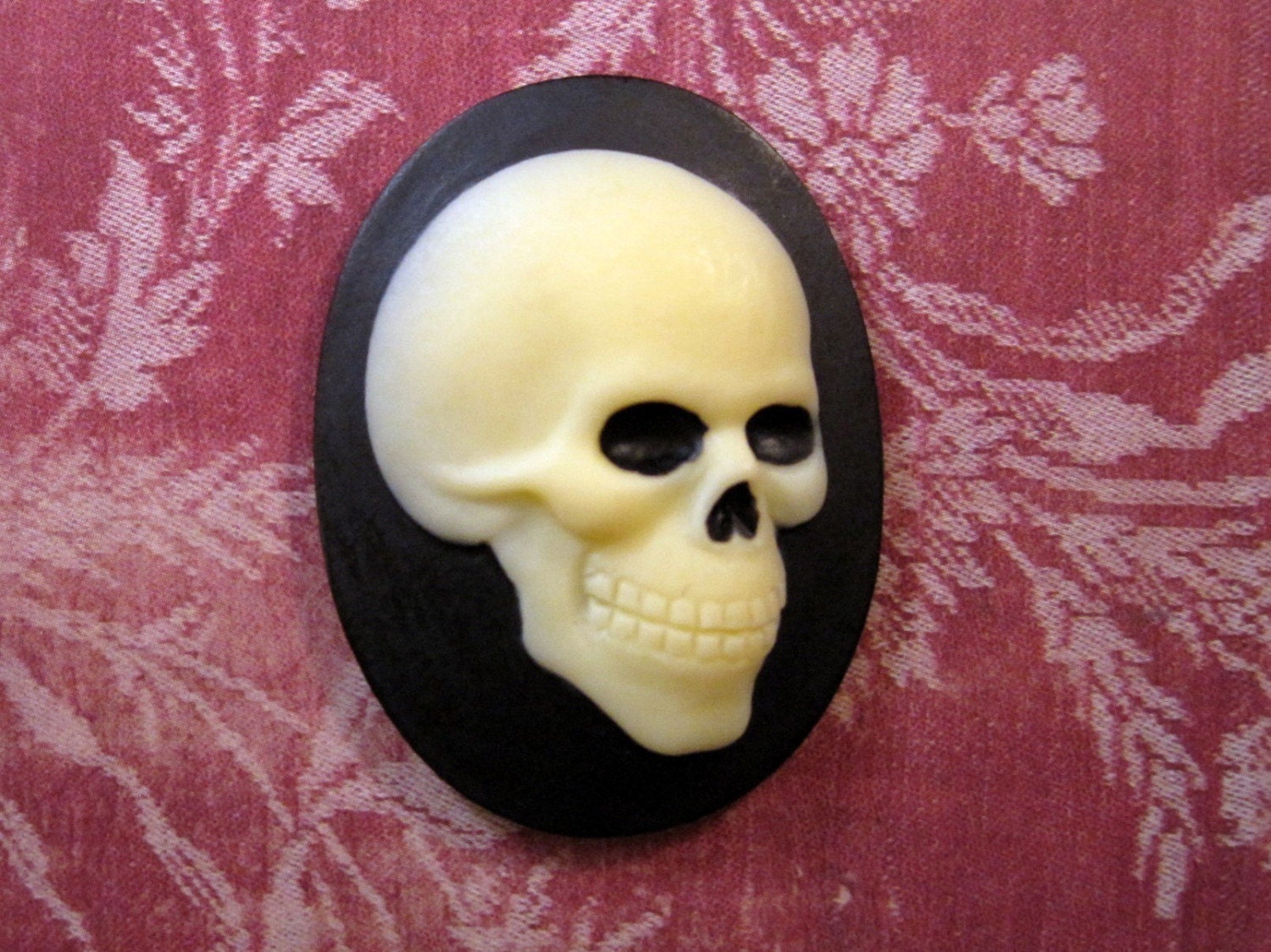 40x30mm Side Profile Skull Cameo(1)-L498