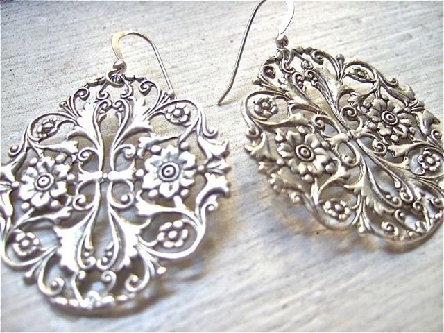 Chandelier earrings. Silver earrings. Drop earrings. Vintage filigree. Floral. Big silver earrings. ANTIQUE