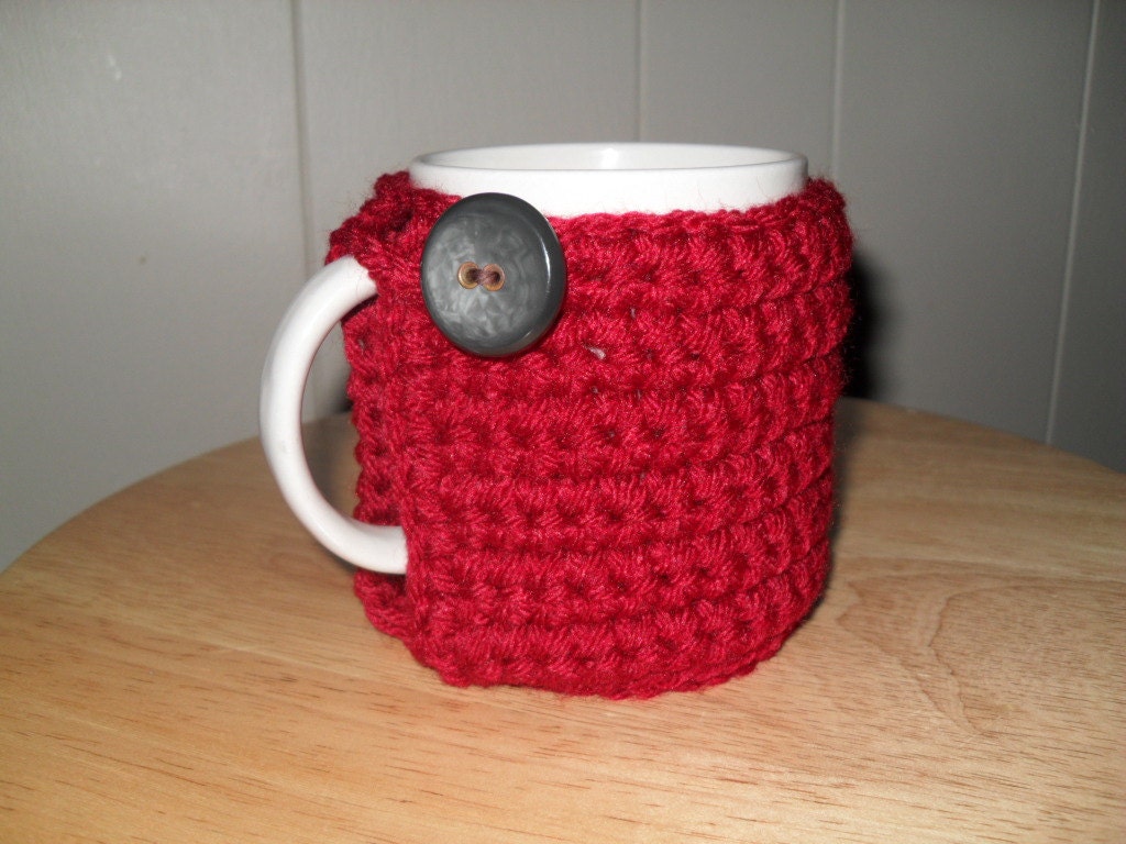 handmade crocheted mug cozy in cranberry