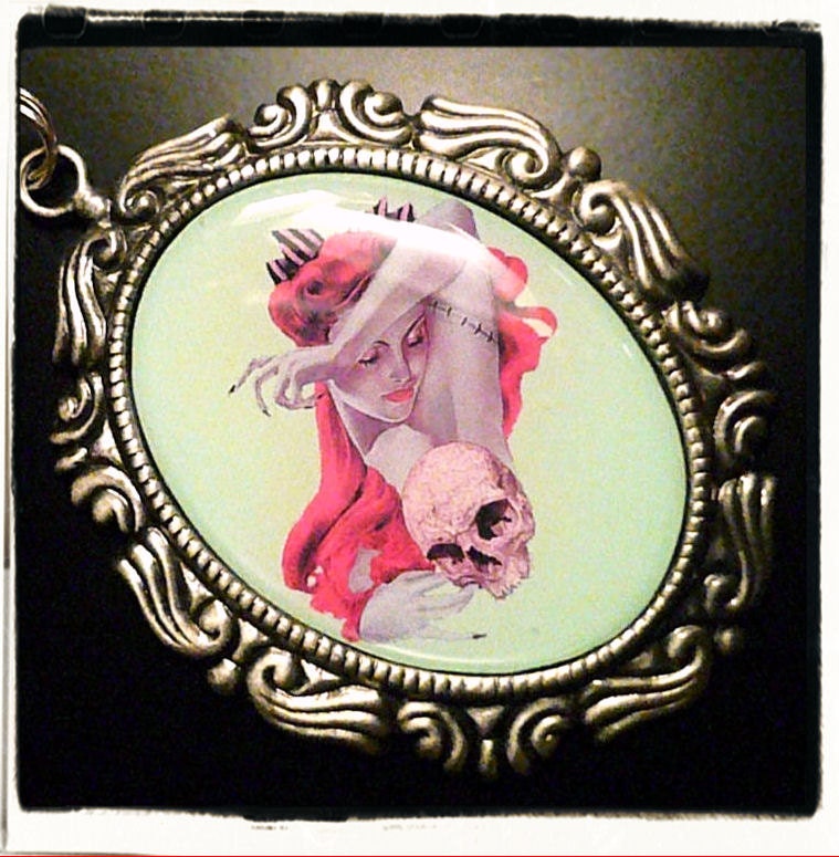 Her Delicate Skull - Necklace Mint Green