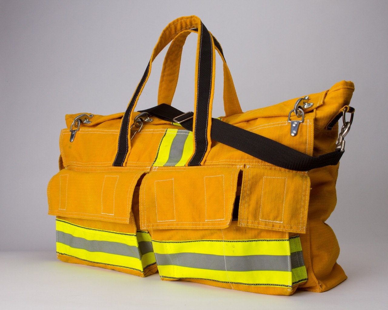 VALOR Overnight Bag by CLEVERSCENE