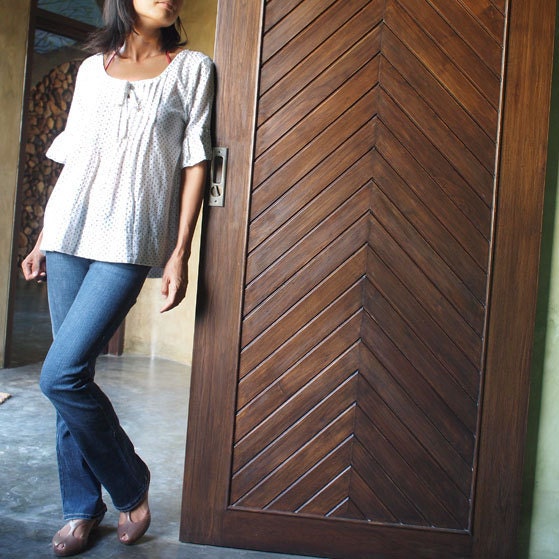 28 USD Sale...Sweet Summer...Apira Blouse ant print (S-M, L-XL)