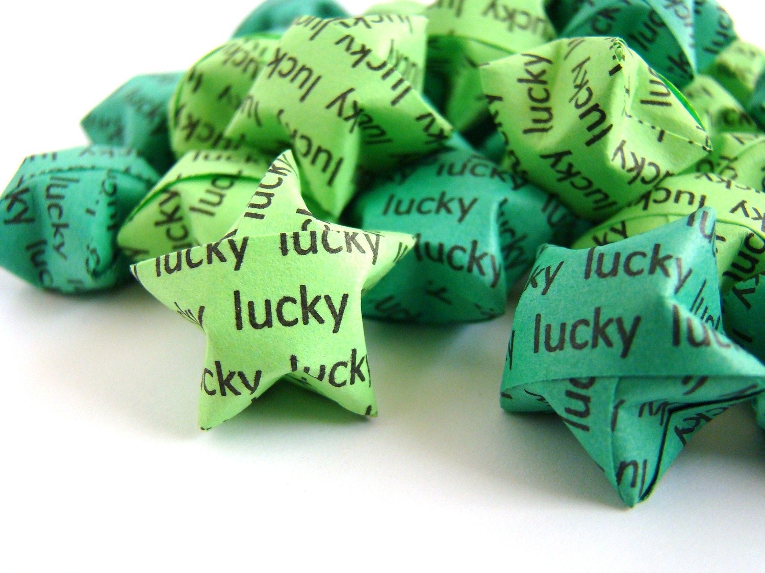 100 Origami Lucky Stars - Green - "lucky" print