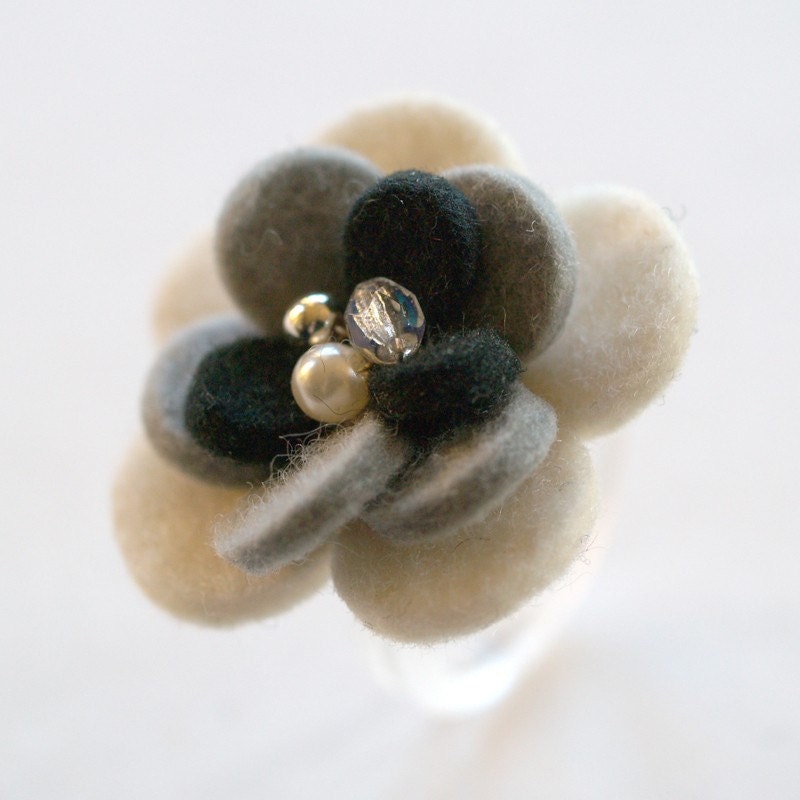 CAMELLIA RING  - Felt Flower - monotone white x black