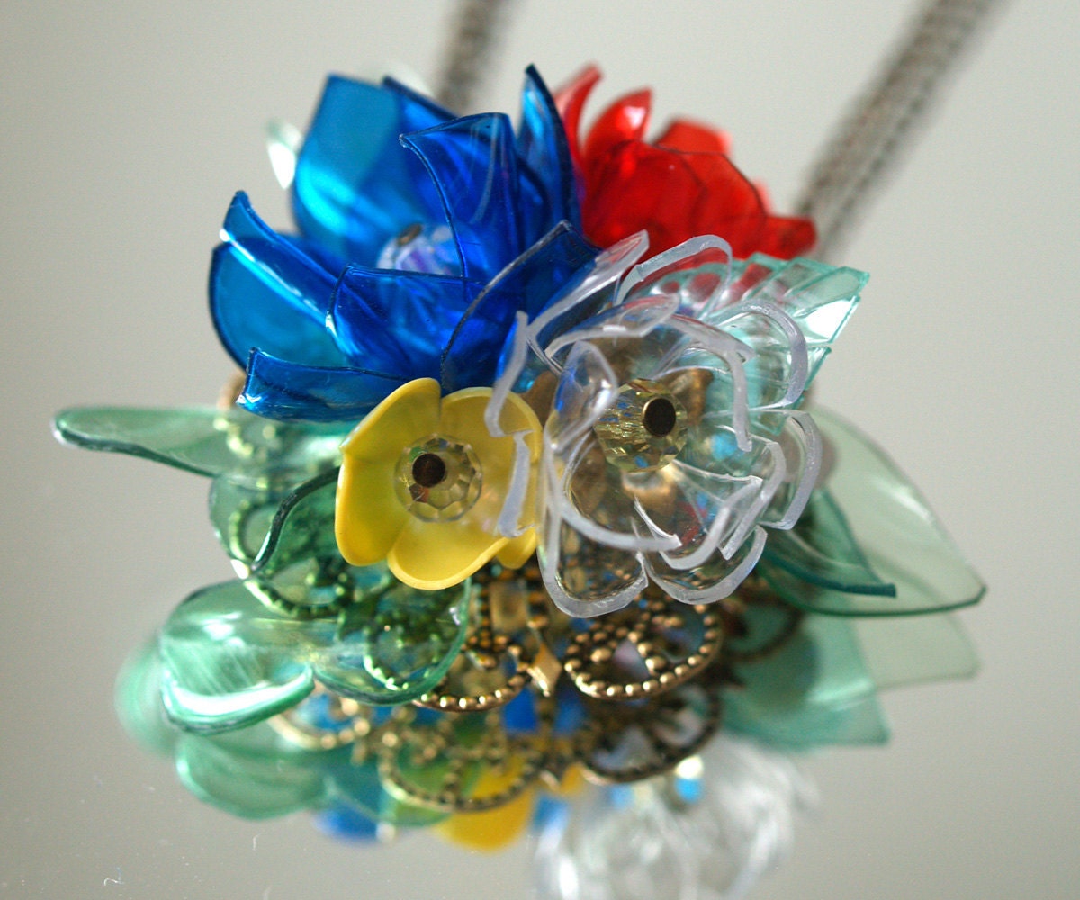 BOUQUET - Poéme et Temps - PET - plastic bottle jewellery PENDANT
