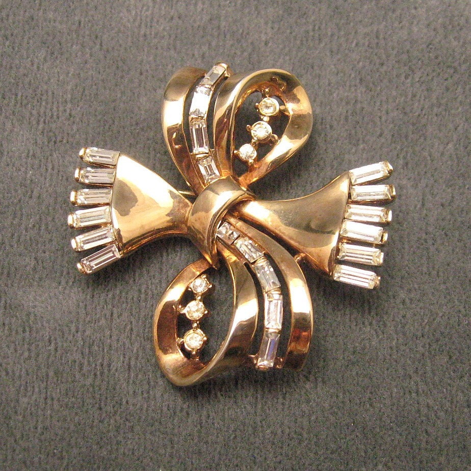 Vintage Rhinestone Brooch Trifari 1940s P4321