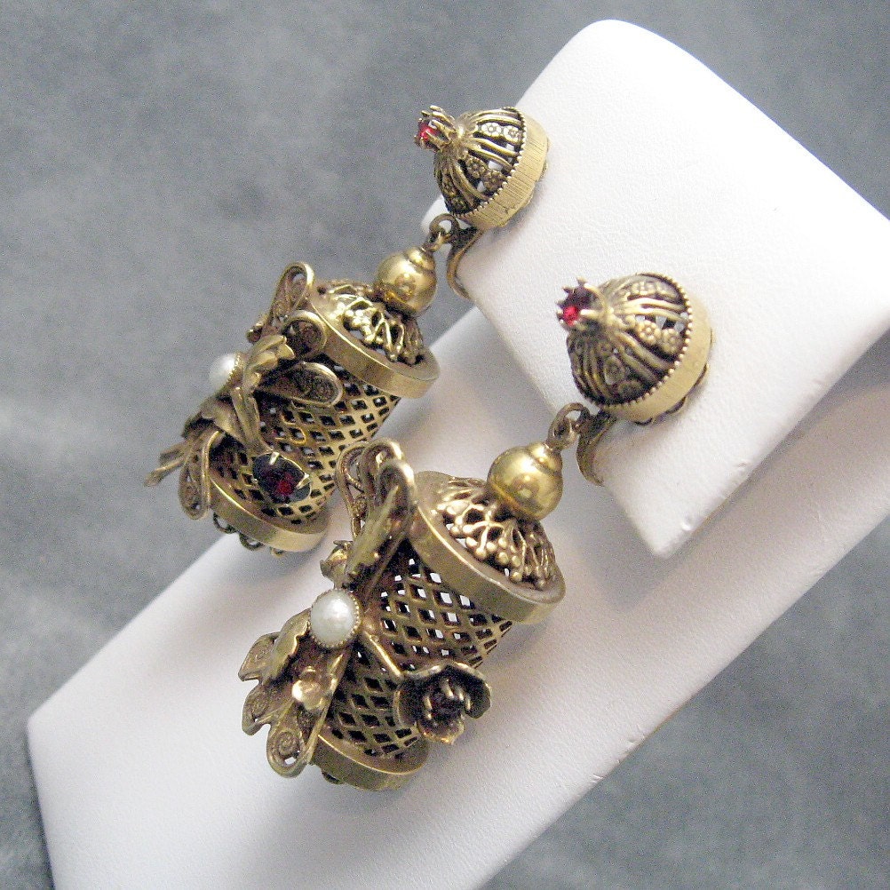 Long Vintage Earrings Fabulous Unusual Lantern E4576