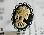 Miss Skeleton ring - Ivory Black Zombie Girl - Matte Black Lace 25x18mm setting