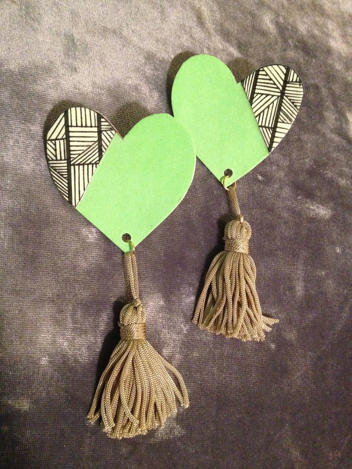 Urbi Heart Tassle Earrings