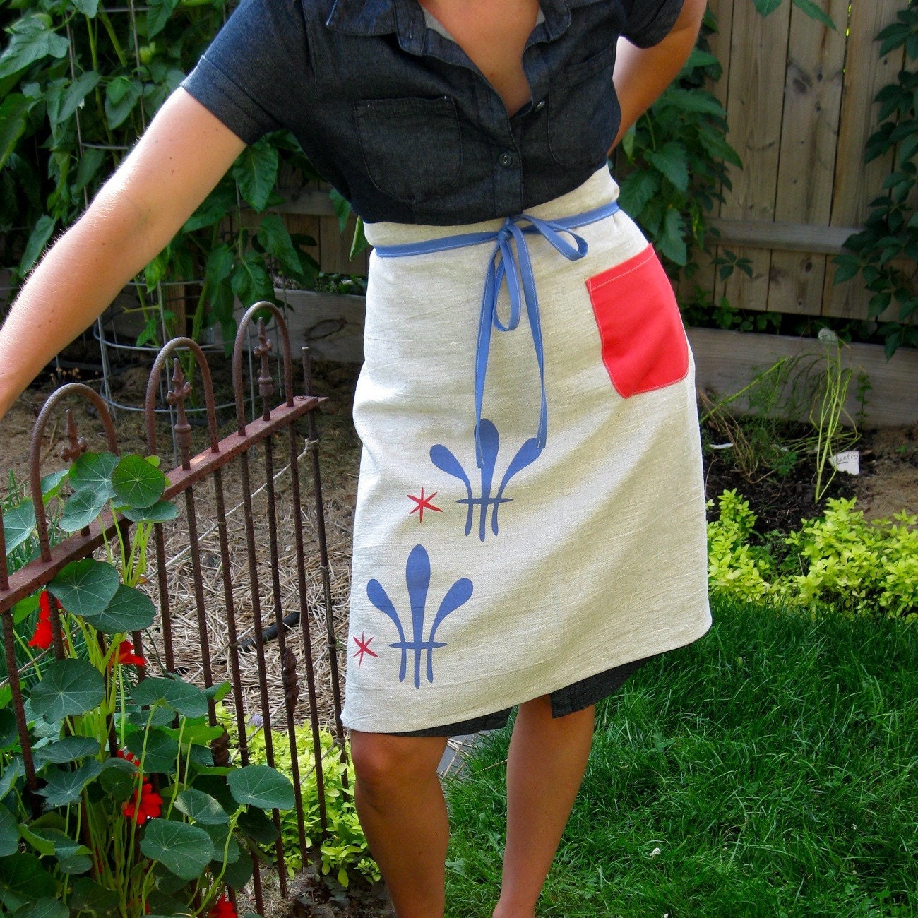 Julia Vol. 2 - Butcher's Apron (cornflower/tomato on natural linen)
