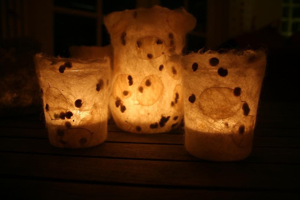 Candle holder (S) from wool with seeds in felt made out of one piece