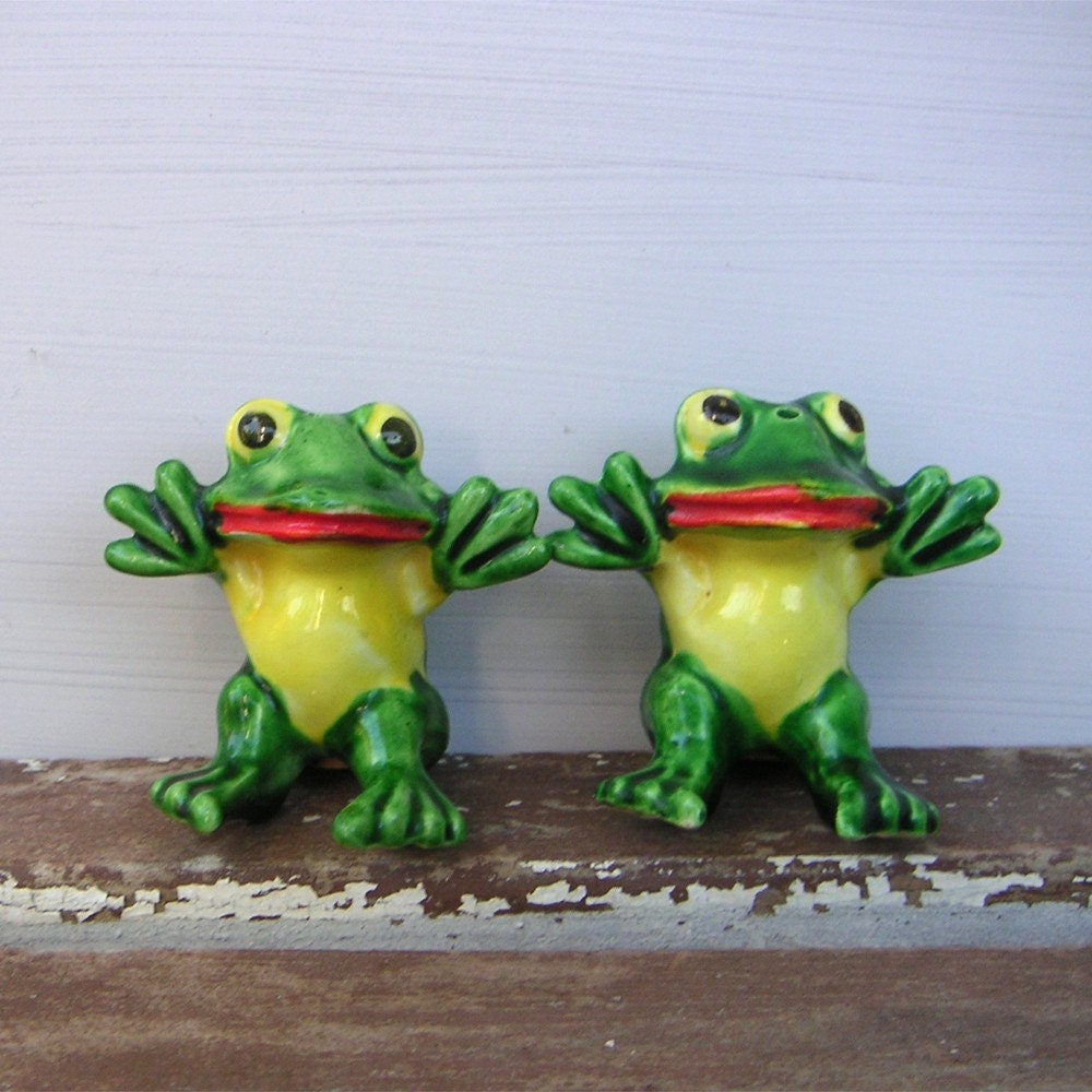 Jazz Hands Frog Salt and Pepper Shakers Vintage by fifthquadrant