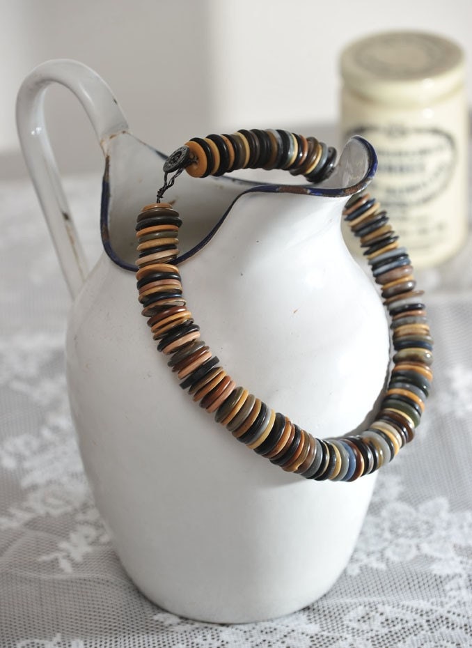 Vintage Buttons neckalce "like a stones in a pond"