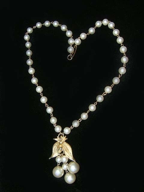 Vintage Faux Pearl Necklace with Goldtone Floral Leaf Metal droplet dangles. Costume Cascade. Sweet.