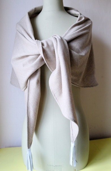TRODDLA linen shawl in creme with faux suede tassels