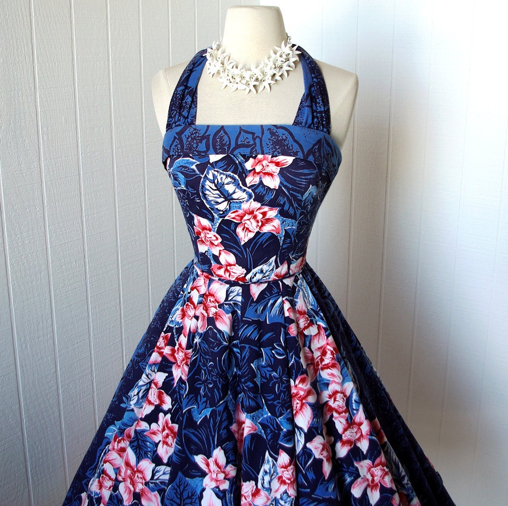 vintage 1950's dress ...classic KAMEHAMEHA blue hawaiian print convertible halter full circle skirt pin-up dress