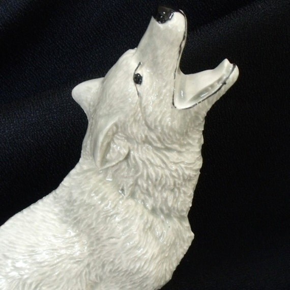 Pale Gray Howling Coyote