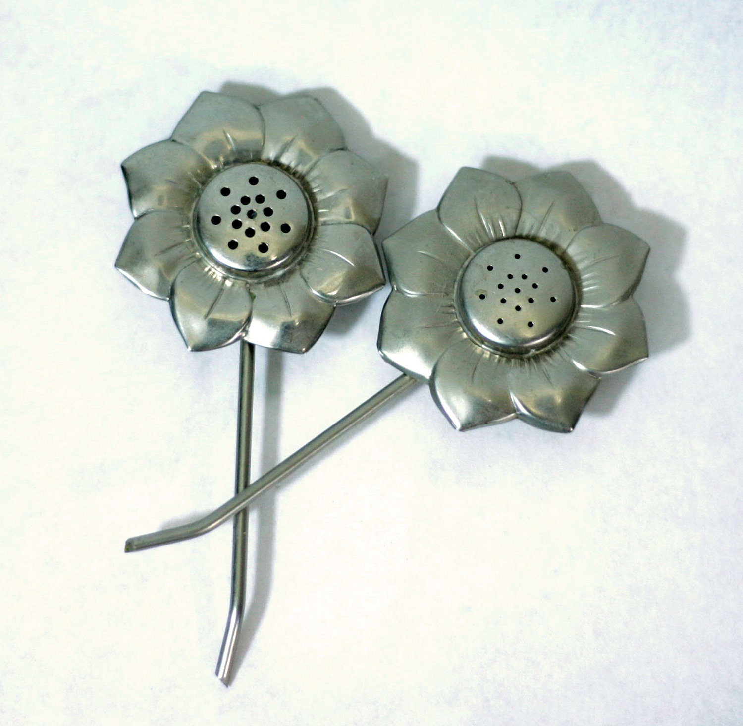 Vintage Salt And Pepper Shakers / FLOWERS by jforney000 on Etsy