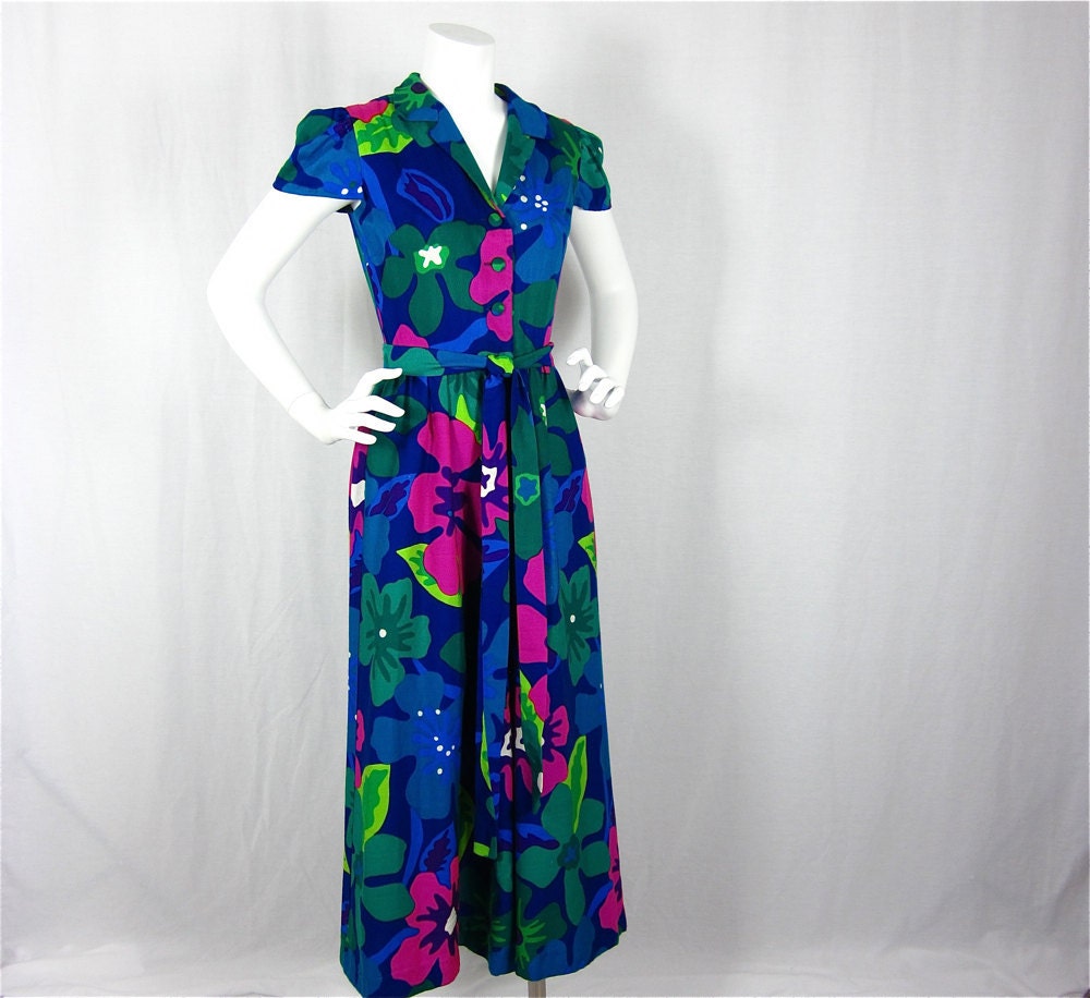 25% Off Storewide Sale // Vintage 60s Cotton Hawaiian Gown, Sz S