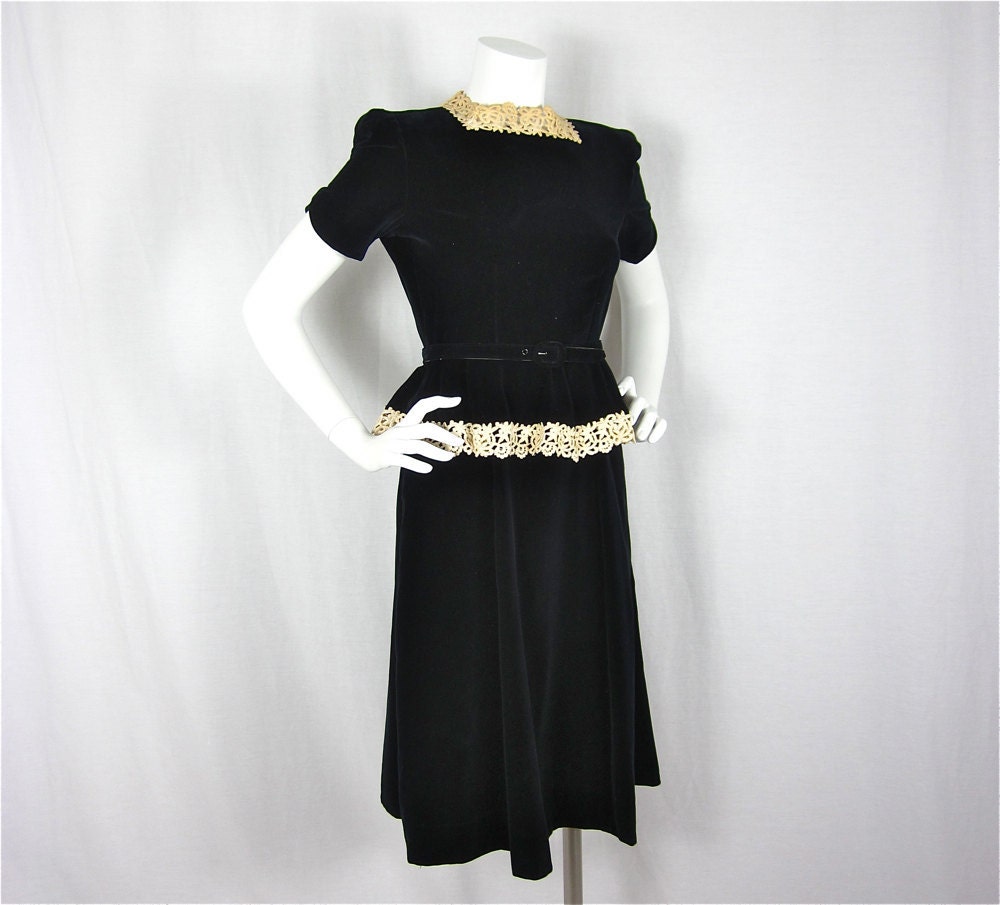 25% Off Storewide Sale  //  Vintage 40s 50s Black Velvet and Lace Black Tie Dress, Sz S