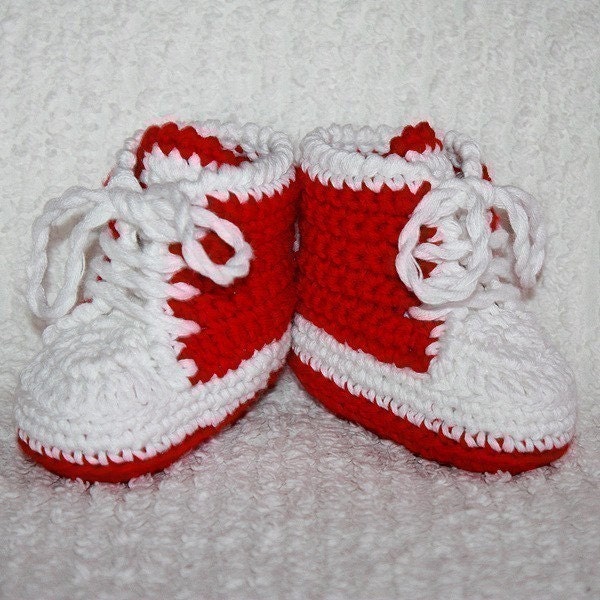 Instant download - Crochet PATTERN for baby booties (pdf file) - Baby Sneakers (tennis shoes)