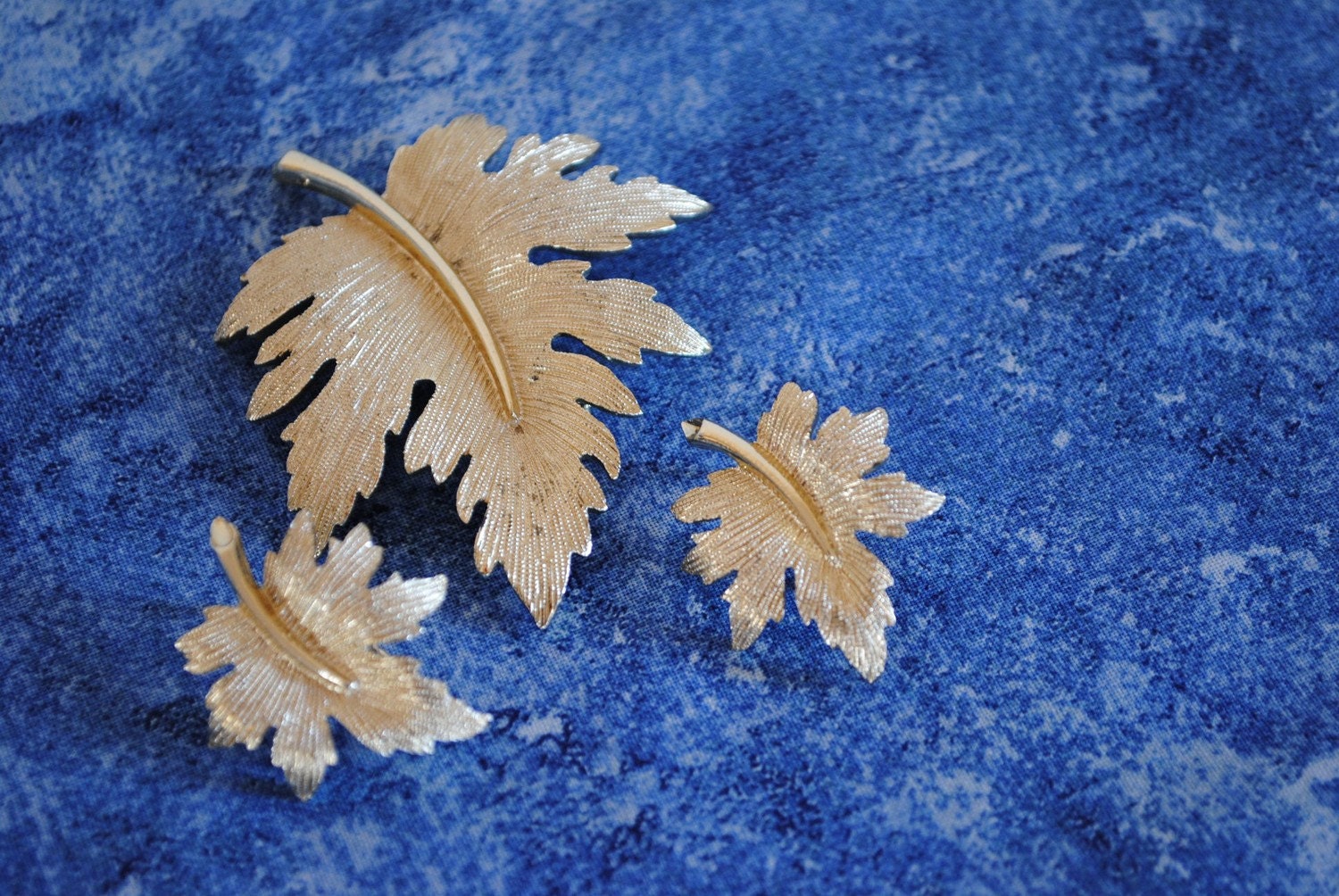 Vintage Clip On Leaf Earrings and Pin Brooch Set  Gold Color    PRICE REDUCED