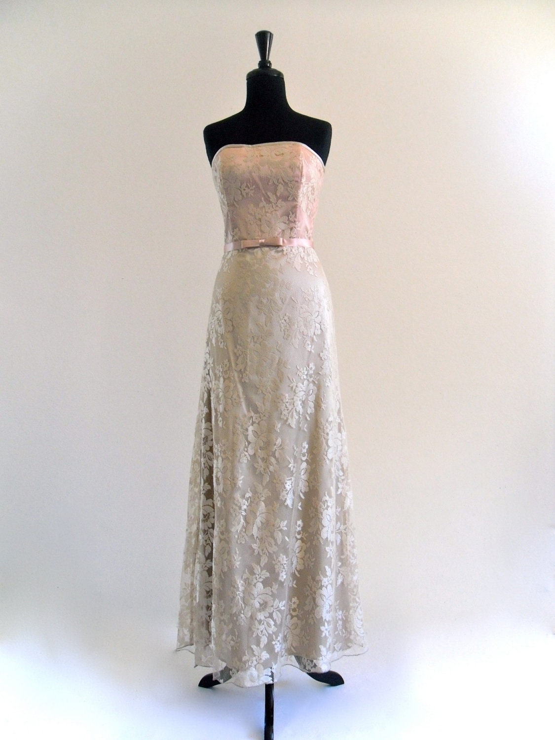Reserved . JeSsiCa McCLintoCk LaCe 2 eLeGant WeDDing ProM ForMaL MaXi GowN DreSs . SM . medium . hanger