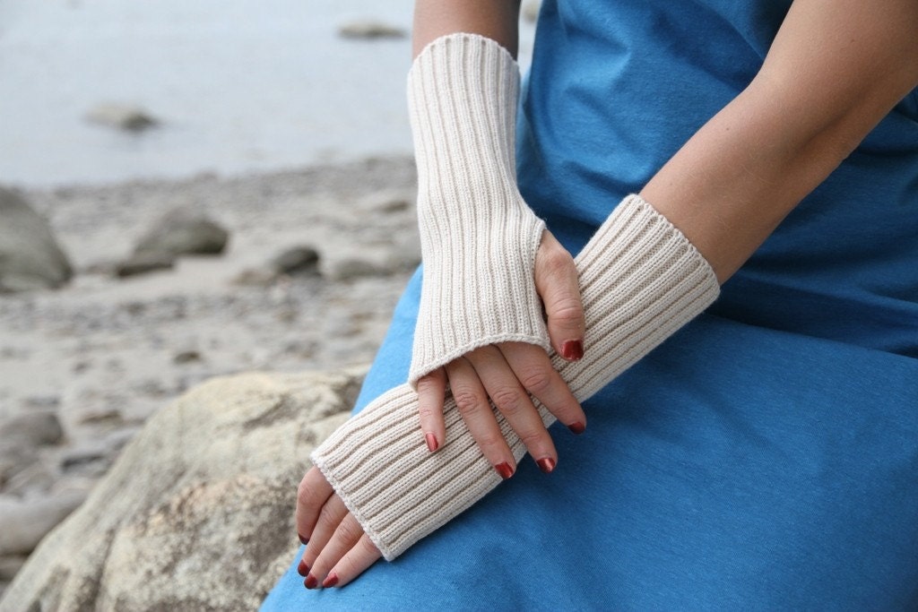 NaTurAL.....  Merino wool wrist warmers - Off white