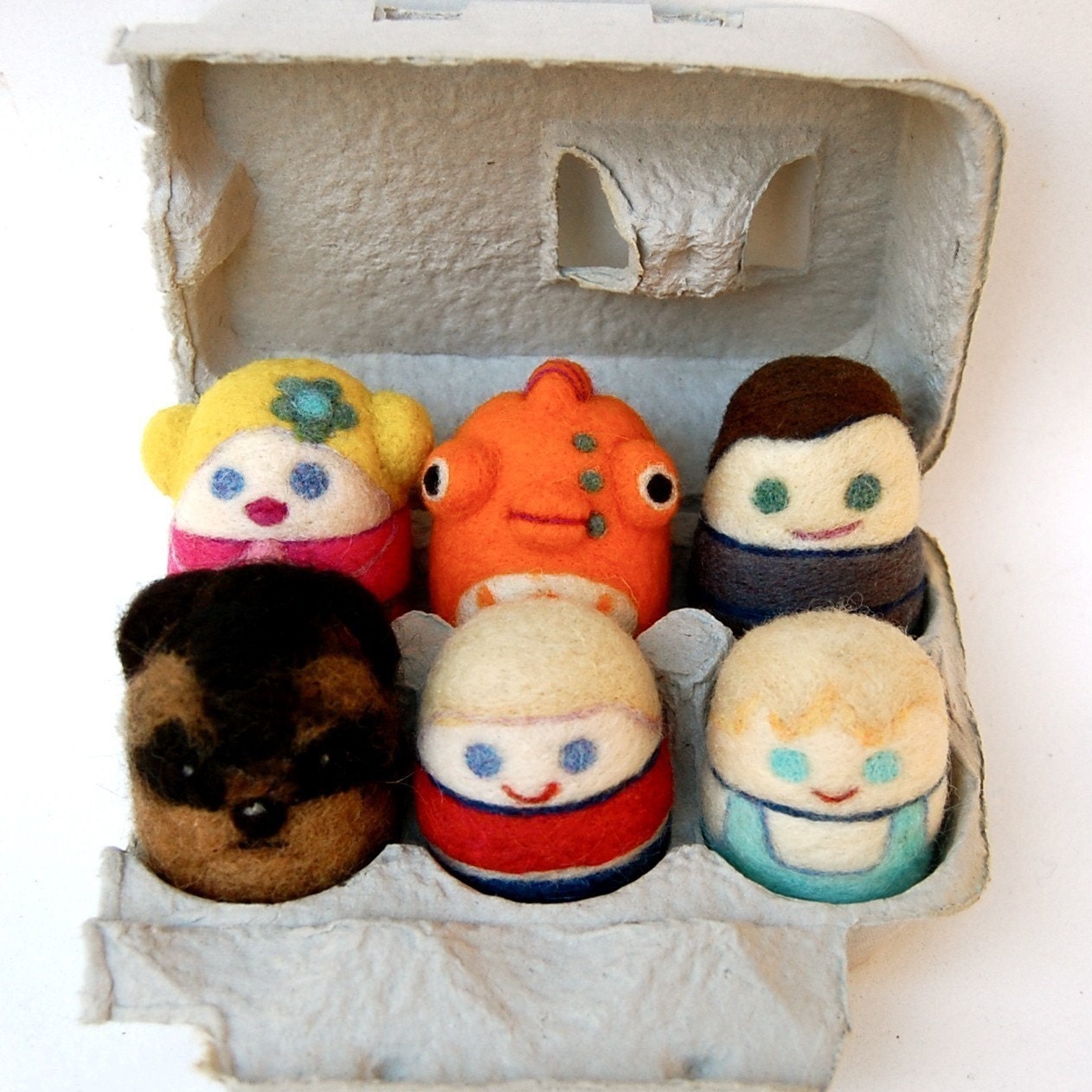CUSTOM FAMILY WOOLY PORTRAIT Needle felted Toy Eggs