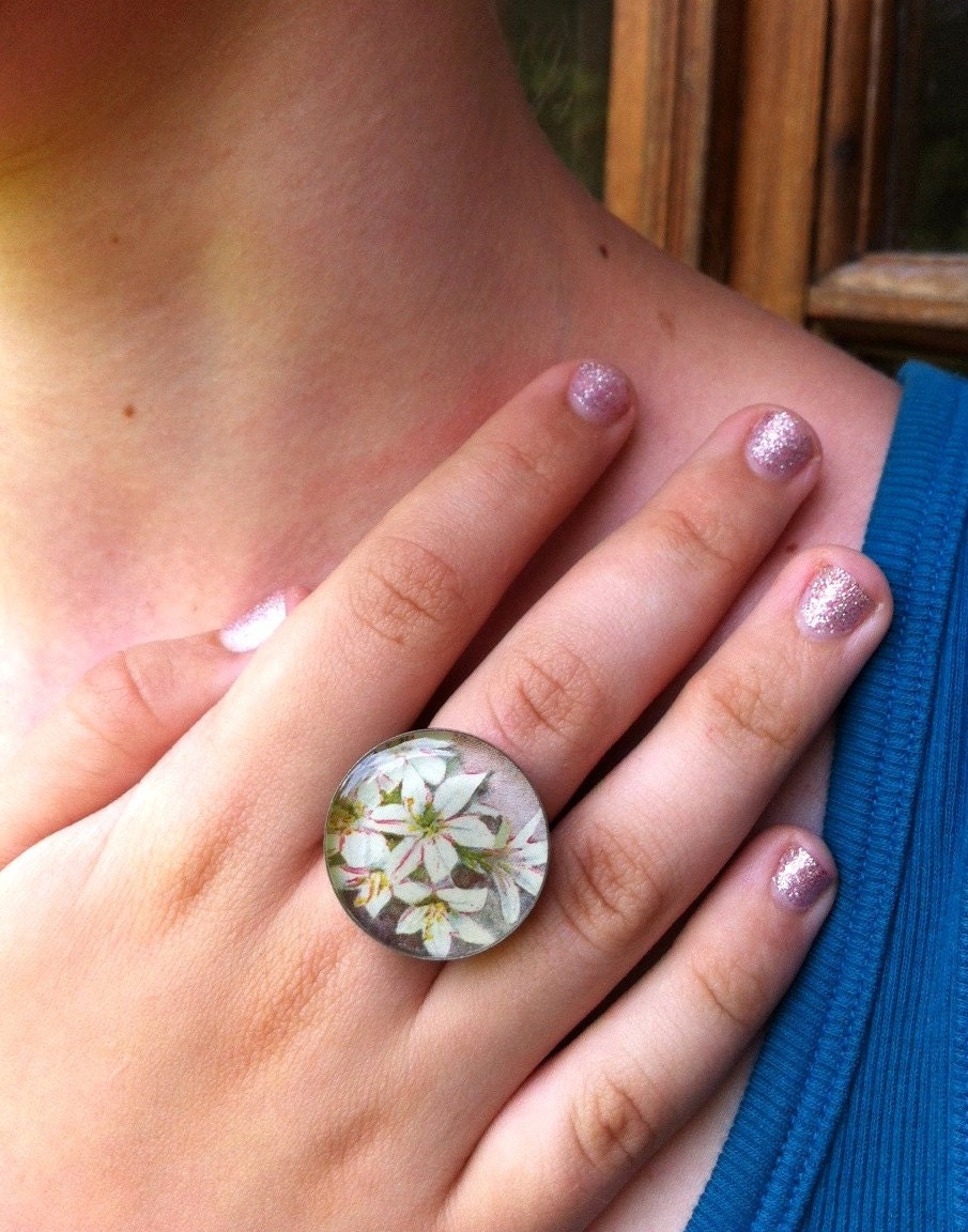 petite floral bouquet- large antiqued silver ring. - joeyfivecents
