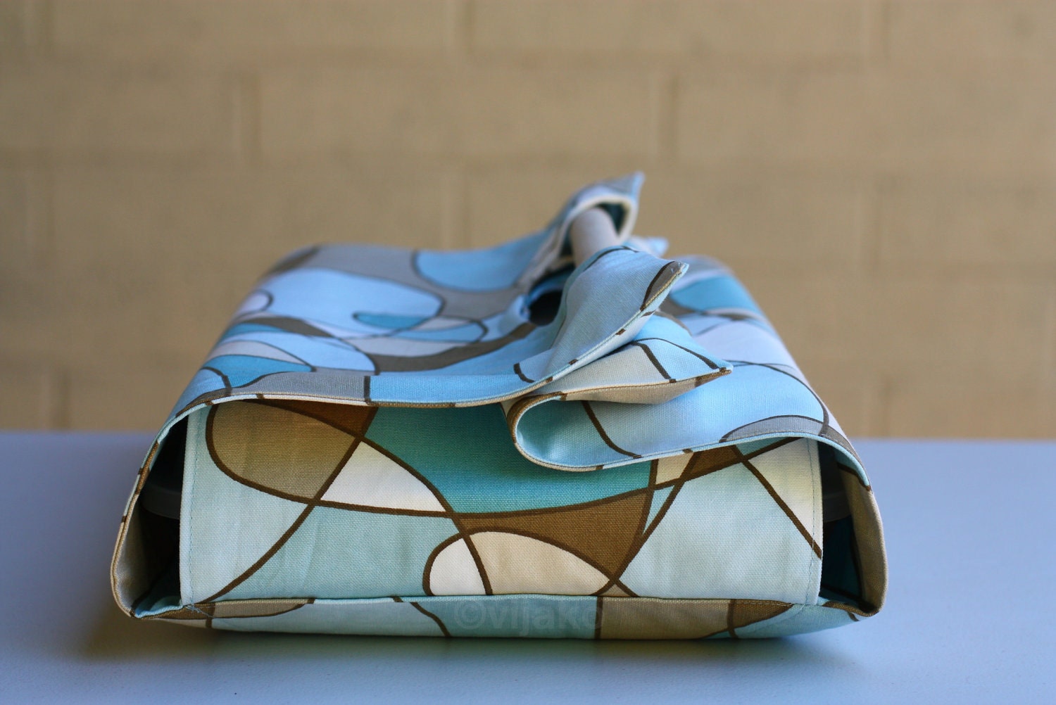 Beautiful swirl casserole carrier