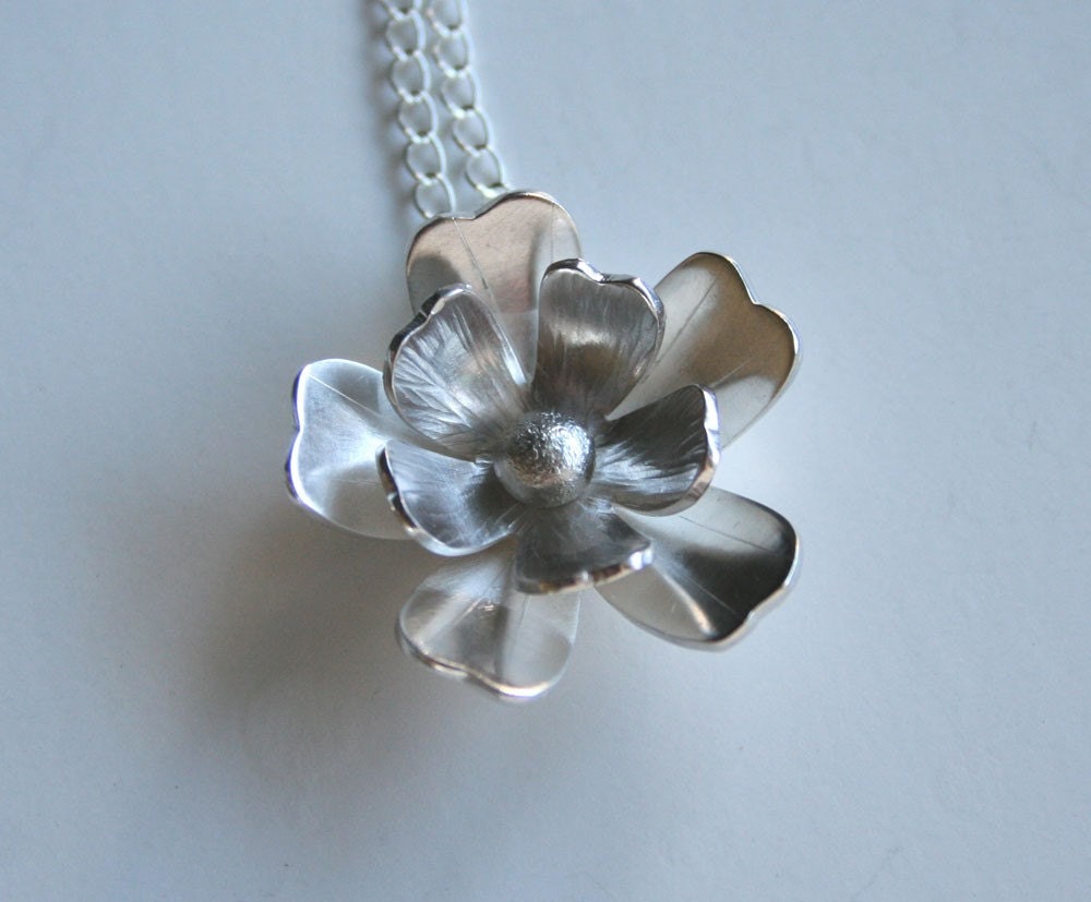 Super Gorgeous Silver Flower Necklace