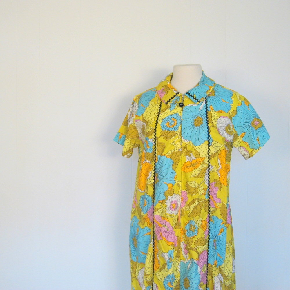 Vintage 1960s Trippy Floral House Dress L