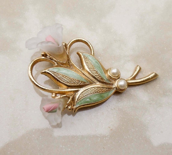 Vintage Gold pearl flower rose brooch