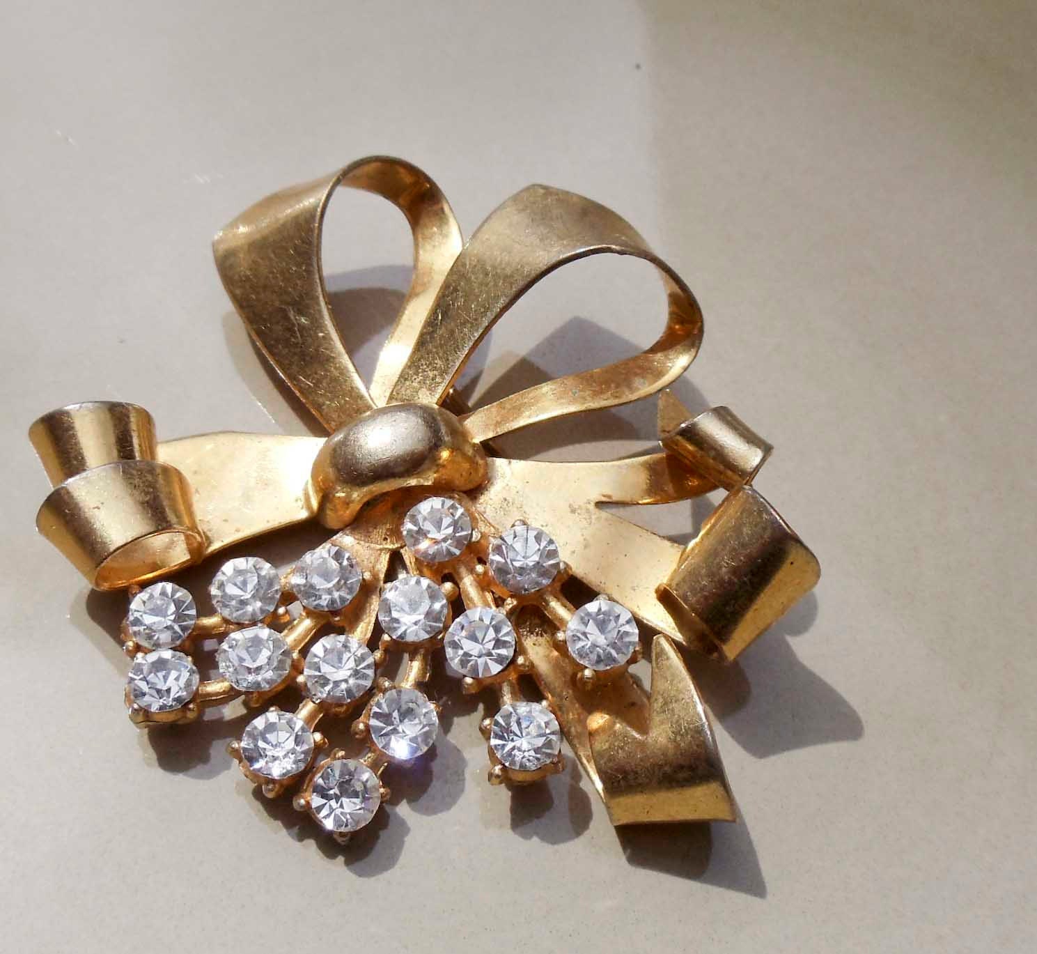 Vintage Gold Bow rhinestone brooch